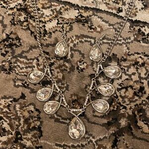 New silver tone teardrop stones necklace and earrings set